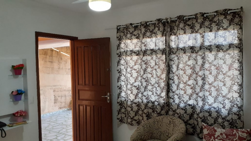 VENDO CASA COM PISCINA NO CENT